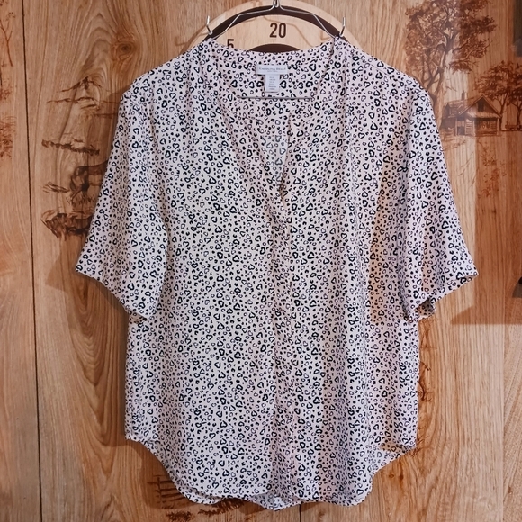 Carolina Belle Valentines Day Blush Pink Leopard Print Hearts Top - Picture 2 of 6